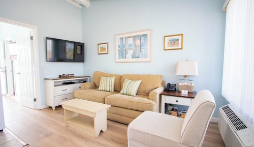Suite, 1 Bedroom, Kitchen, Pool View
