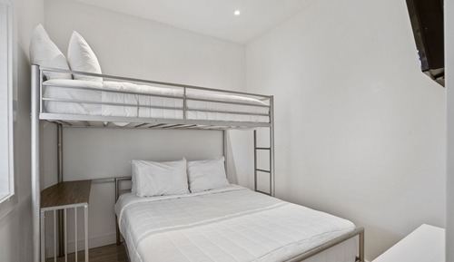 Lower 2 Bedroom 2 Bath Corner Oceanfront