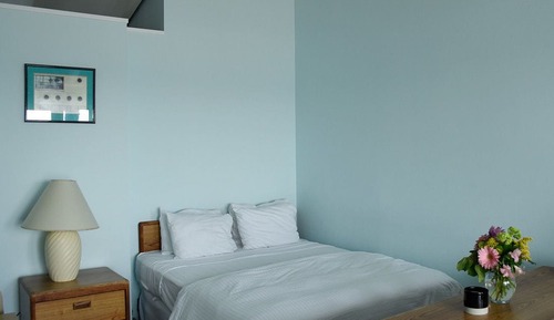 1 Bedroom w/Terrace Upper