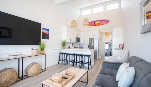 1 Bedroom w/Terrace Upper