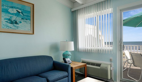 Studio Unit Upper Oceanfront 'San Remo' 