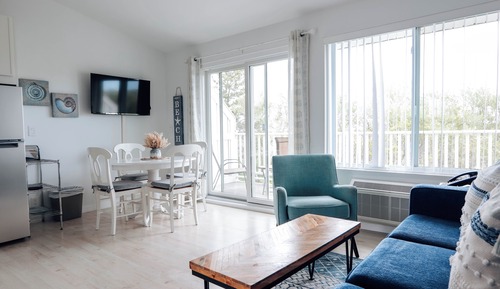 Suite, 1 Bedroom, Kitchen, Pool View