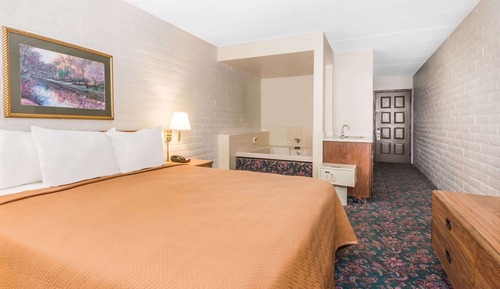 Suite, 1 King Bed, Jetted Tub