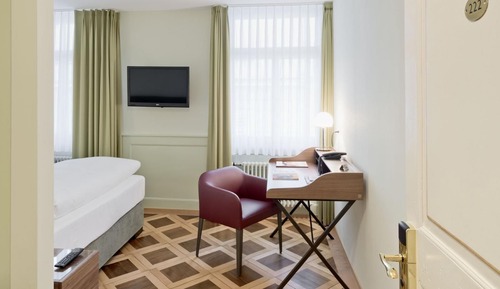 Double Room, 1 Queen Bed