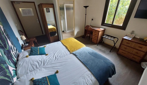 Standard Twin Room