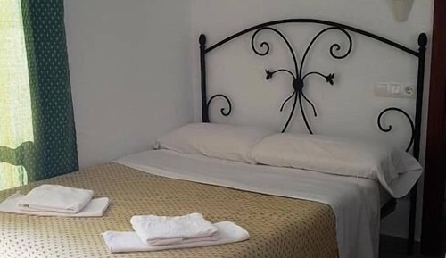 Basic Double Room (Interior)