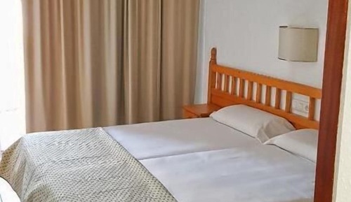 Basic Twin Room (Interior)
