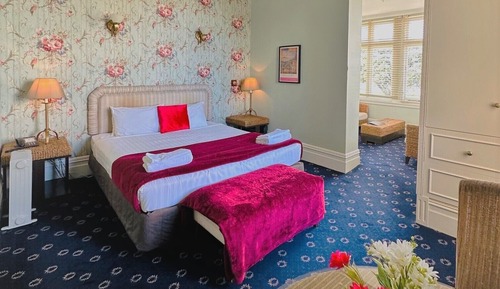 King Room, Harbour View (Sunroom)