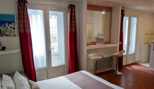 Superior Studio with Balcony (St Expedit)