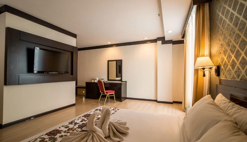 Executive Room, 1 King Bed, City View