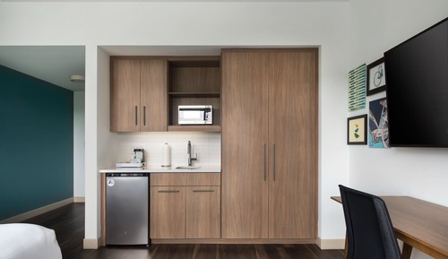 Standard Room, 1 King Bed (Hearing Accessible)