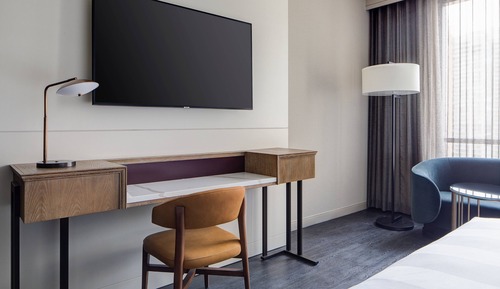 Deluxe Room, 1 King Bed, City View