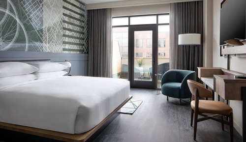 Room, 1 King Bed, Balcony