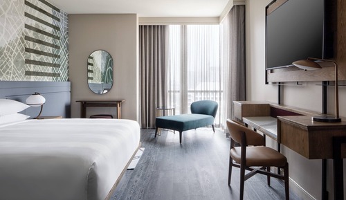Room, 1 King Bed, City View (Corner)
