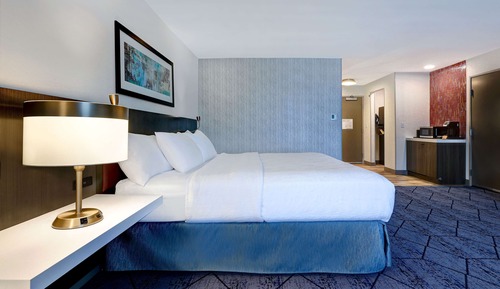 Deluxe Room, 1 King Bed, Accessible, Bathtub