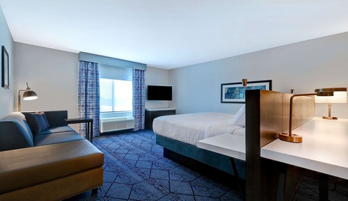 Premium Room, 1 King Bed, Accessible, Bathtub