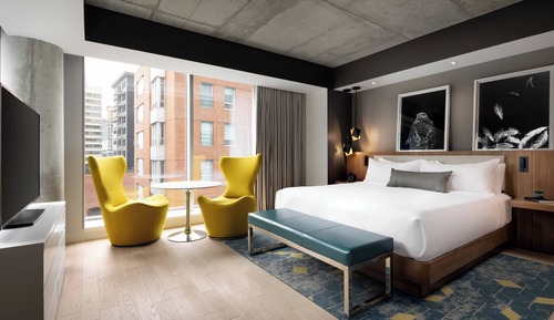 Deluxe Room, 1 King Bed, Corner (Hibiscus)