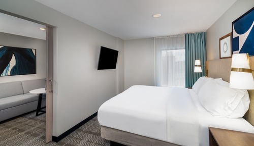 Suite, 1 Bedroom, Transfer Shower, Kitchen (Communications Accessible)