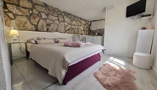 Apartment (Studio Apartment)
