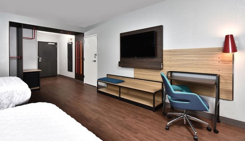 Room, 2 Queen Beds, Accessible (Roll-In Shower)