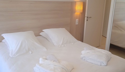 Apartment 6 people - 2 bedrooms - Pool and golf-course view - Loggia