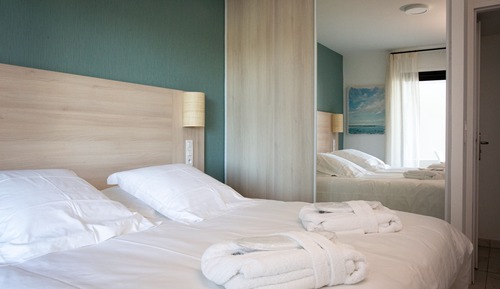 Appartement 4 personnes - 2 chambres - balcon - vue montagne & golf