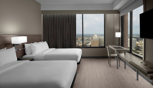 Room, 2 Queen Beds, City View (Mobility Accessible, Roll-In Shower)
