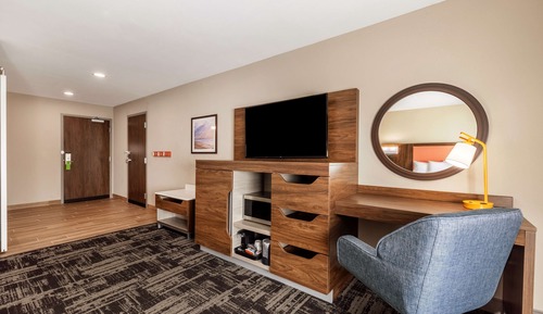 Room, 2 Queen Beds, Bathtub