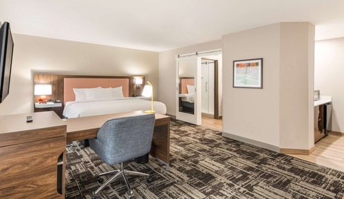 Studio, 1 King Bed, Non Smoking (Hearing)