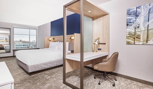 King Suite with Trundle Bed (Mobility Accessible, Tub)