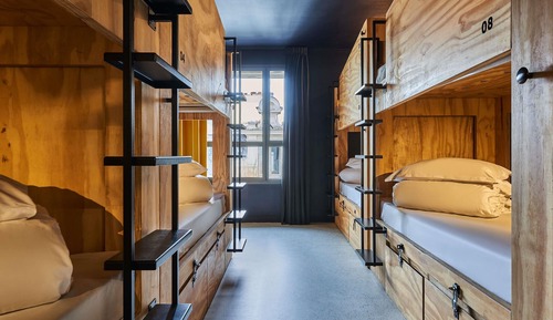 Chambre privée pour 6 femmes avec salle de bains partagée (équipée+)