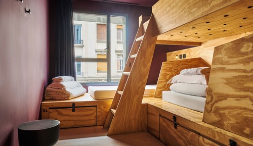 Chambre triple avec salle de bains privée