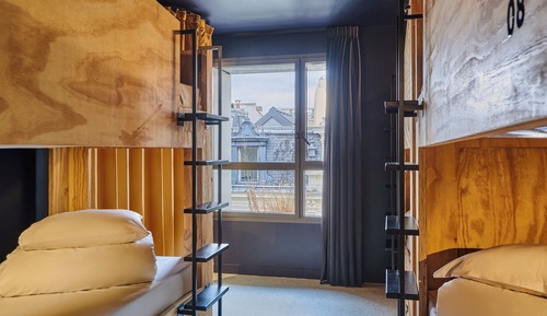 Chambre pour 4 personnes avec salle de bains privée