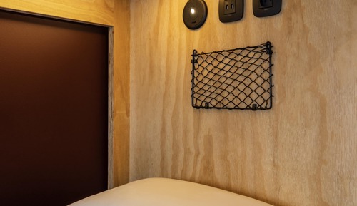 Chambre privée pour 6 personnes avec salle de bains partagée