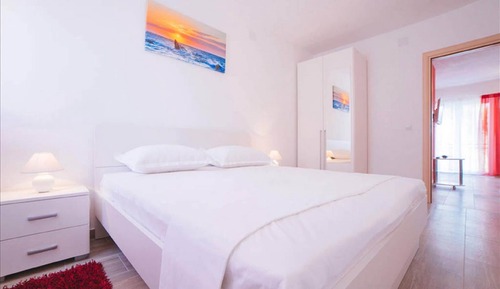 Apartment (One-Bedroom Apartment-Balcony and Sea)