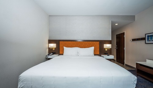 Studio, 1 King Bed, Accessible, Bathtub