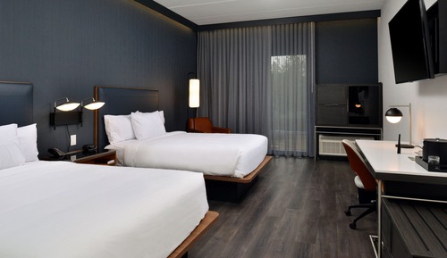 Room, 2 Queen Beds, Roll-in Shower