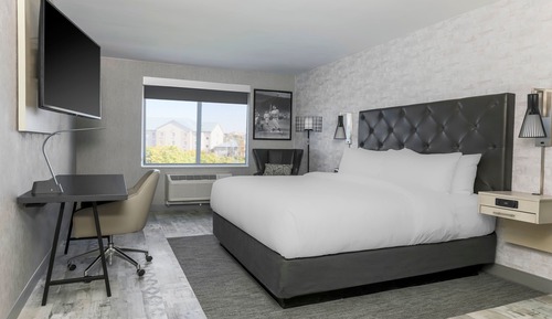 Traditional Room, 1 King Bed (Hearing Accessible)