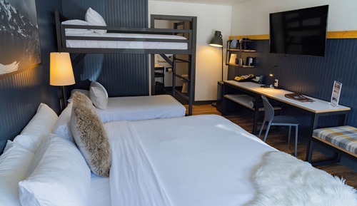 Deluxe King + Twin Bunks