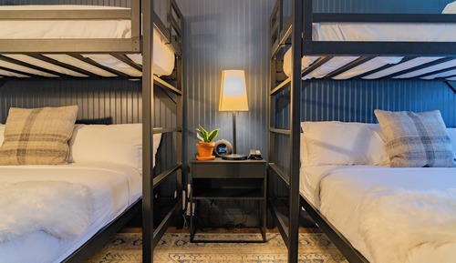 Premium | Double Queen + Twin Bunks