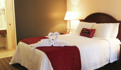 Deluxe Room, 1 Queen Bed