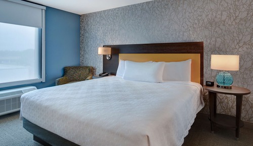 Suite, 1 King Bed, Non Smoking (Roll-In Shower)