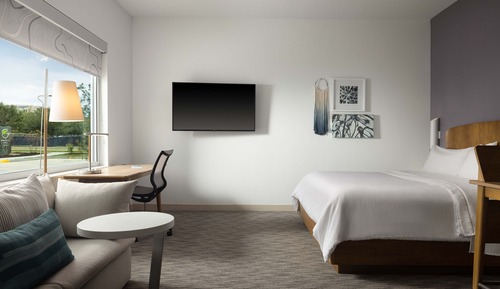 Standard Room, 1 King Bed (Mobility Accessible, Transfer Shower)