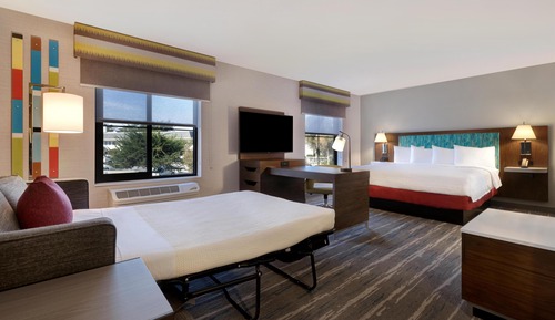 Studio, 1 King Bed, Refrigerator & Microwave (Wet bar)
