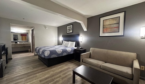 Suite, 1 King Bed, Smoking