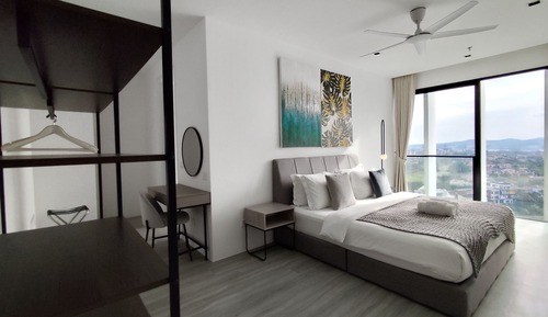 Deluxe Condo, 3 Bedrooms