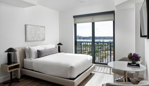 Room, 1 Queen Bed (Queen, Coastal View)