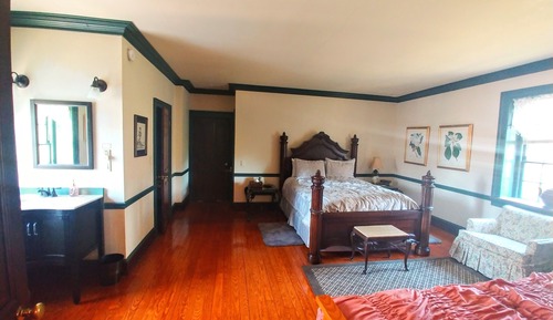 Comfort Room, Multiple Beds