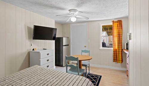 Room with 1 Double Bed and Kitchenette