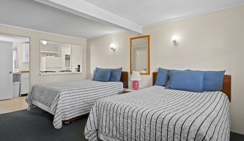 Room with 2 Double Beds and Kitchenette